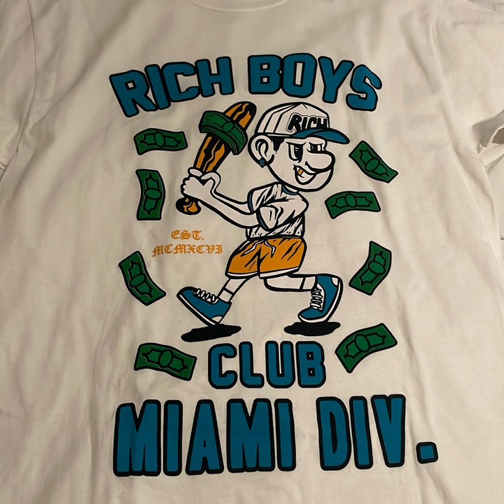 Brand new never worn mens tshirt